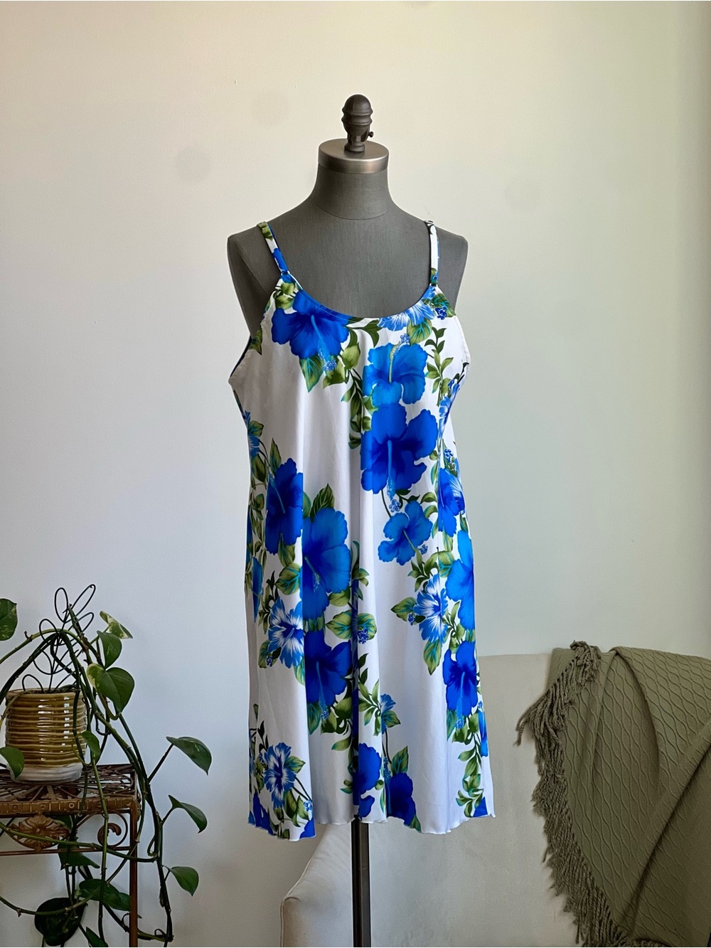 Rima White Floral Slip Dress with Blue Hibiscus Print EUC